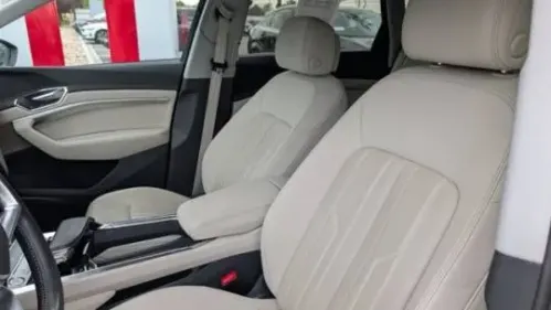 2019 Audi e-tron WA1LAAGE7KB020944