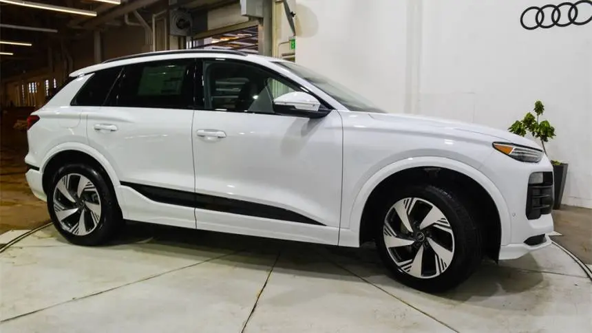 2025 Audi Q6 e-tron WA124BGFXSA035994