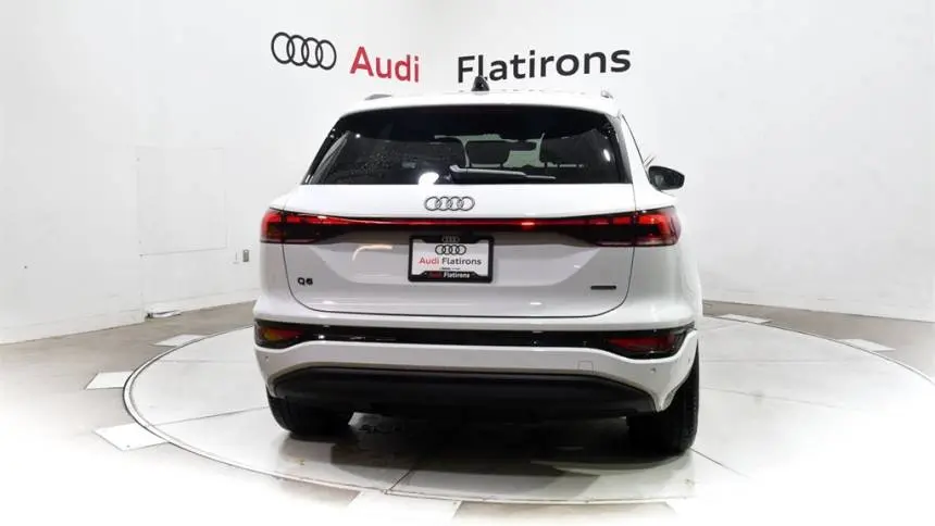 2025 Audi Q6 e-tron WA124BGFXSA035994