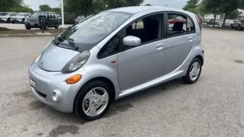 2016 Mitsubishi i-MiEV - Images - 1