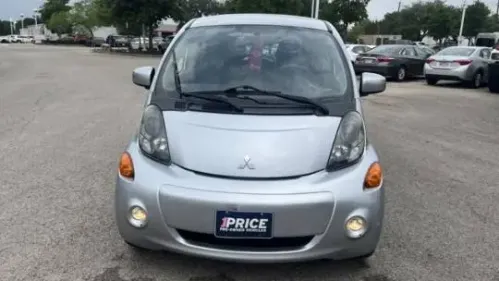 2016 Mitsubishi i-MiEV - Images - 2