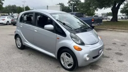 2016 Mitsubishi i-MiEV - Images - 3
