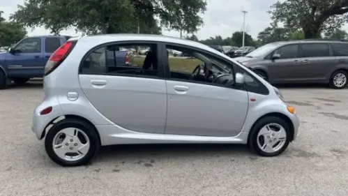 2016 Mitsubishi i-MiEV - Images - 4