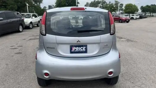 2016 Mitsubishi i-MiEV - Images - 5