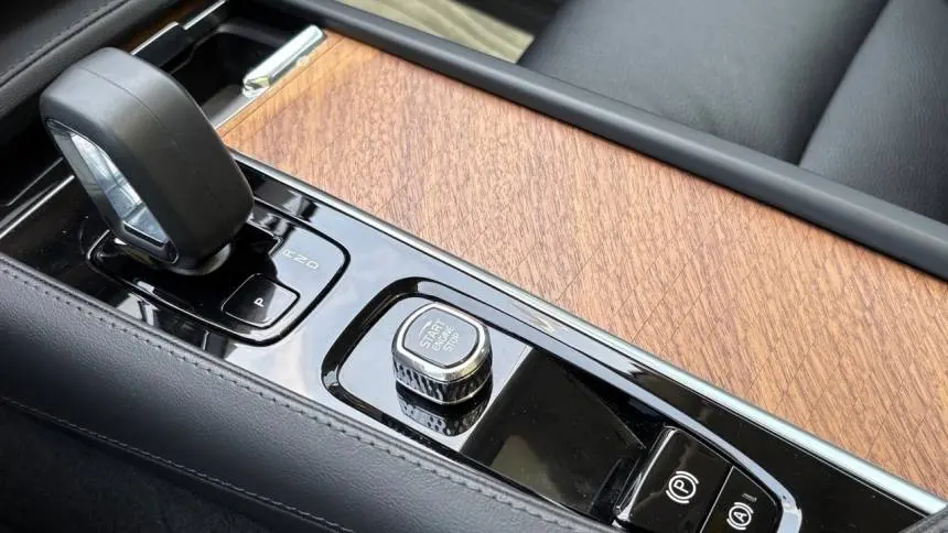 2023 Volvo XC90 YV4H60CW0P1951527