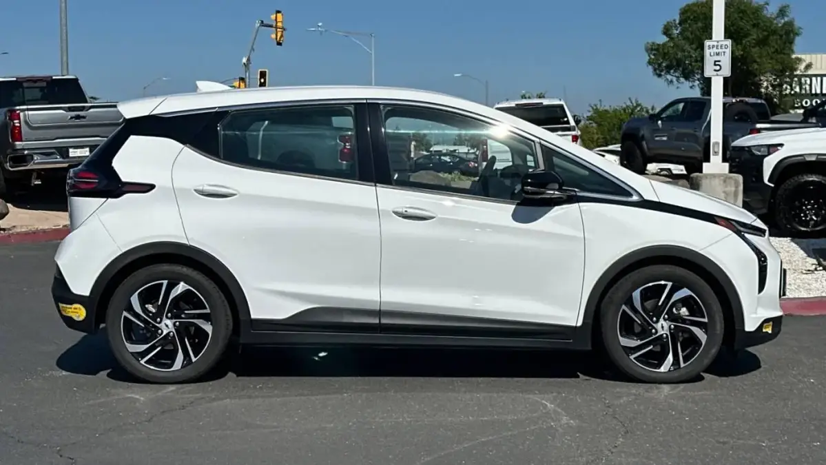 2022 Chevrolet Bolt - Images - 4