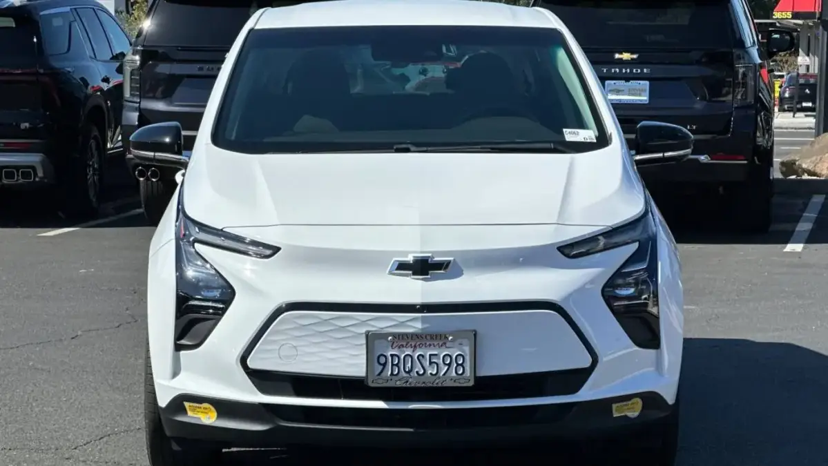 2022 Chevrolet Bolt - Images - 10