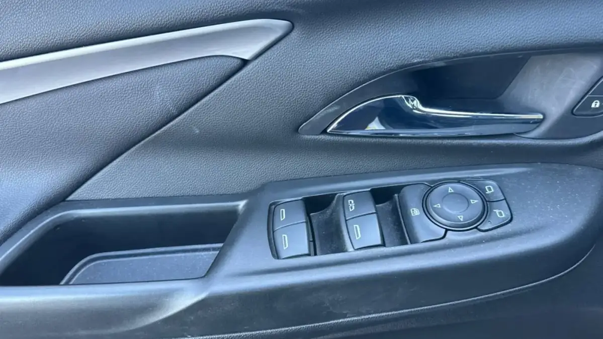 2022 Chevrolet Bolt - Images - 12