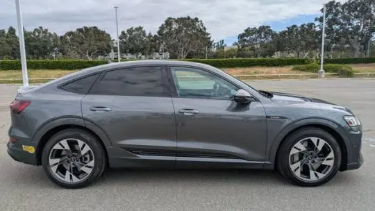 2022 Audi e-tron WA11ABGE8NB023353