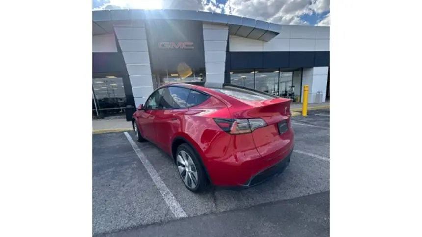 2023 Tesla Model Y 7SAYGDEE3PF613870