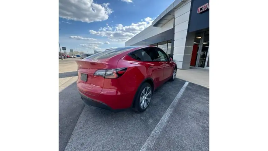 2023 Tesla Model Y 7SAYGDEE3PF613870