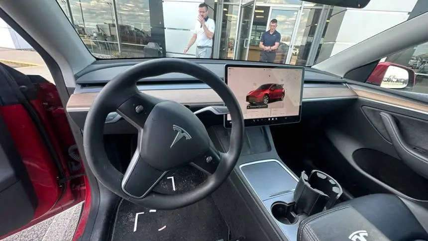 2023 Tesla Model Y 7SAYGDEE3PF613870