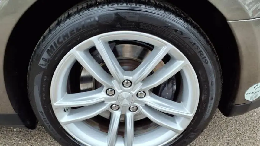 2015 Tesla Model S 5YJSA1E21FF118820