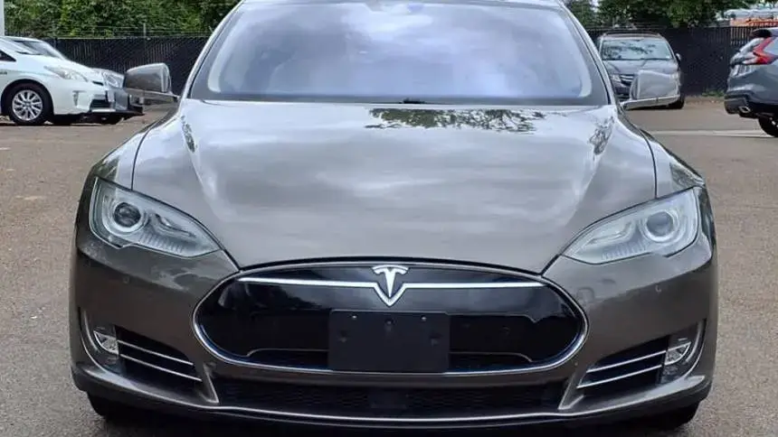 2015 Tesla Model S - Images - 2
