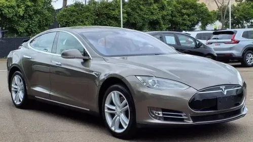 2015 Tesla Model S - Images - 3
