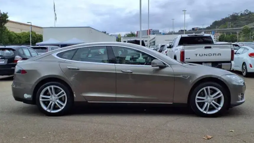 2015 Tesla Model S - Images - 4