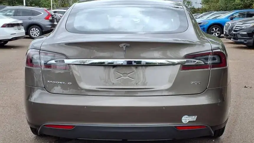 2015 Tesla Model S - Images - 6