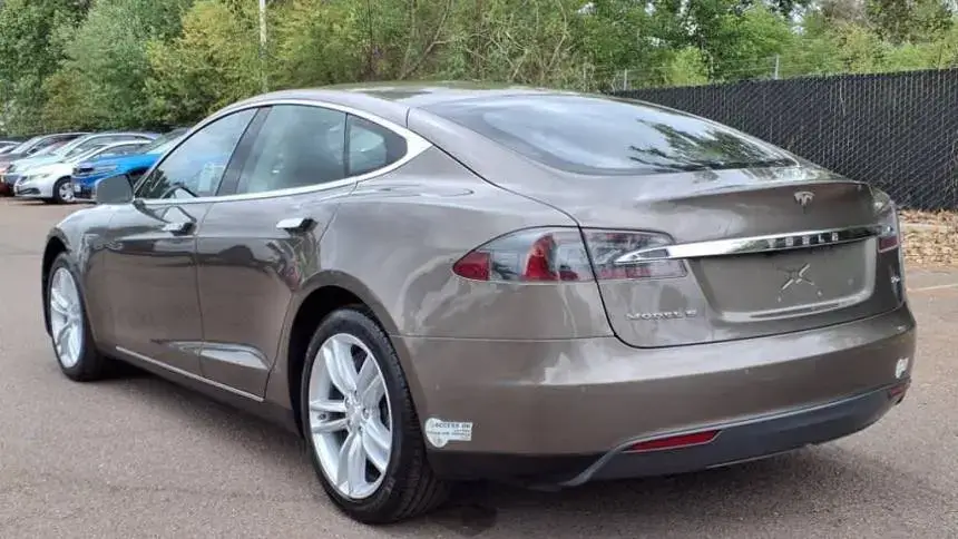 2015 Tesla Model S - Images - 8
