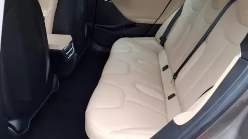 2015 Tesla Model S - Images - 10