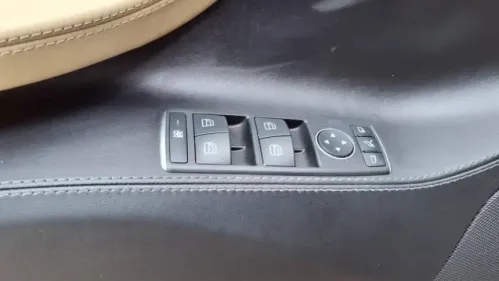 2015 Tesla Model S - Images - 15