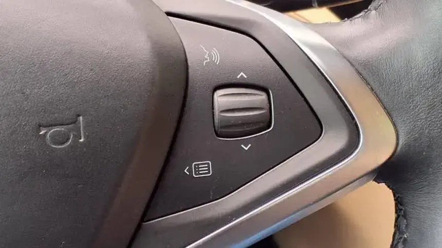 2015 Tesla Model S - Images - 19
