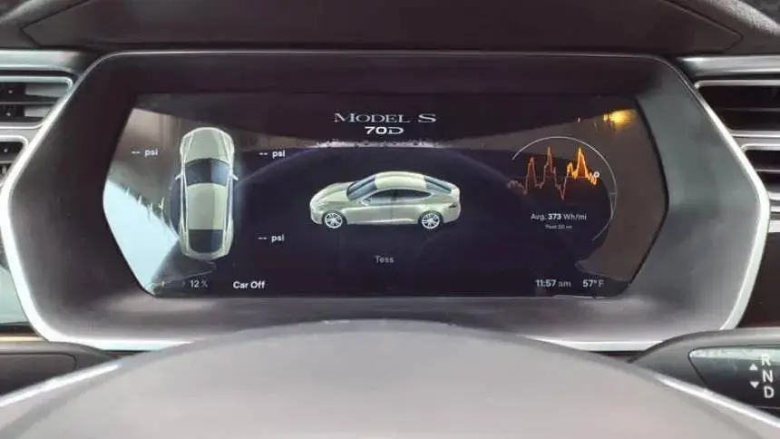 2015 Tesla Model S - Images - 20