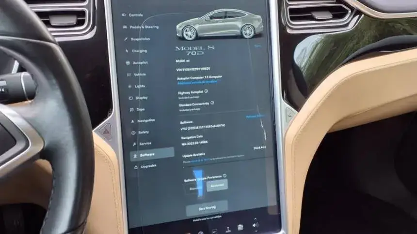 2015 Tesla Model S - Images - 21