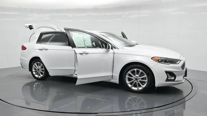 2019 Ford Fusion Energi 3FA6P0SU5KR176153
