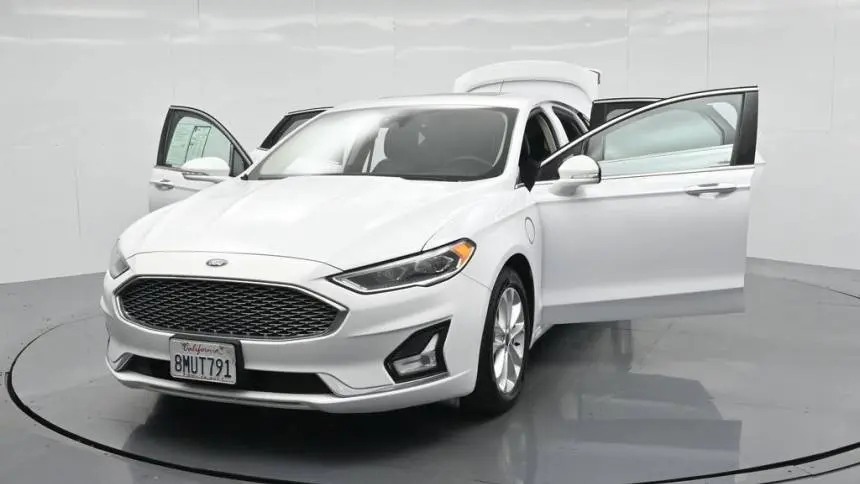 2019 Ford Fusion Energi 3FA6P0SU5KR176153