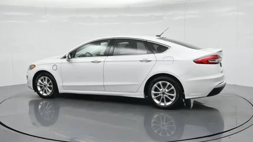 2019 Ford Fusion Energi - Images - 6