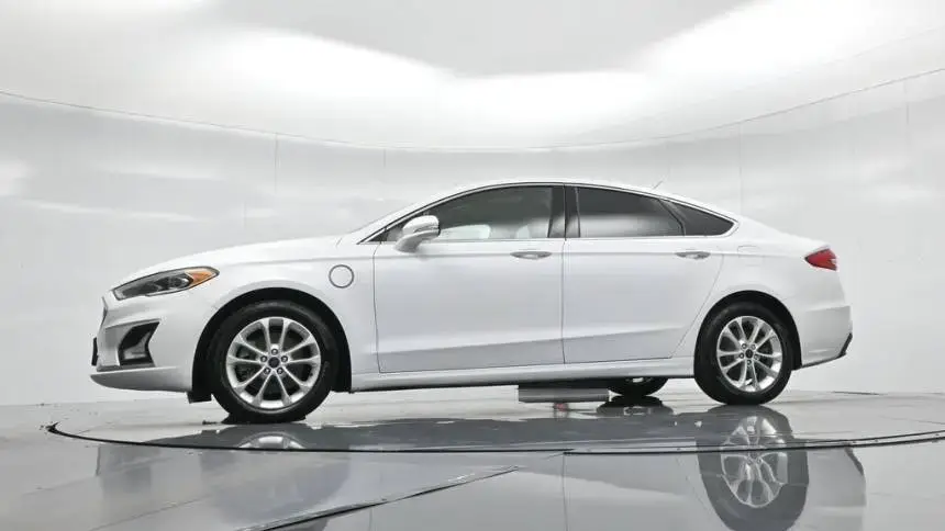 2019 Ford Fusion Energi - Images - 7