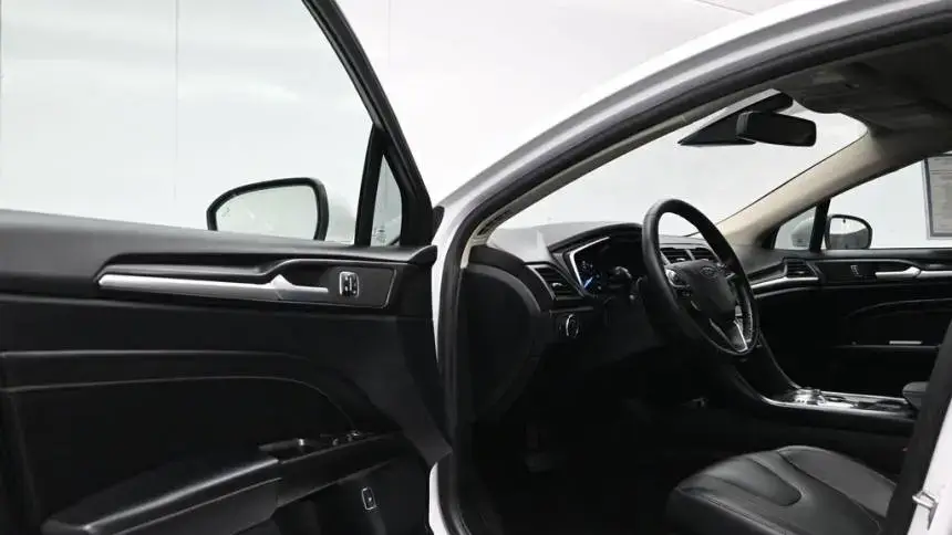 2019 Ford Fusion Energi - Images - 8