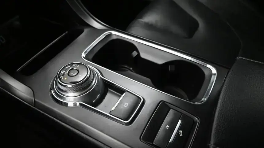 2019 Ford Fusion Energi - Images - 17