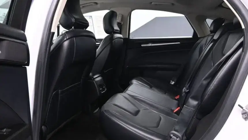 2019 Ford Fusion Energi - Images - 20