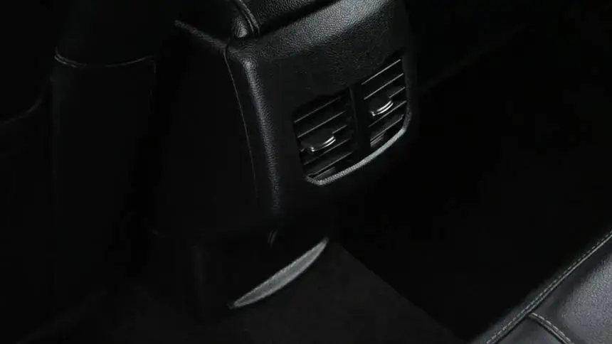 2019 Ford Fusion Energi - Images - 21
