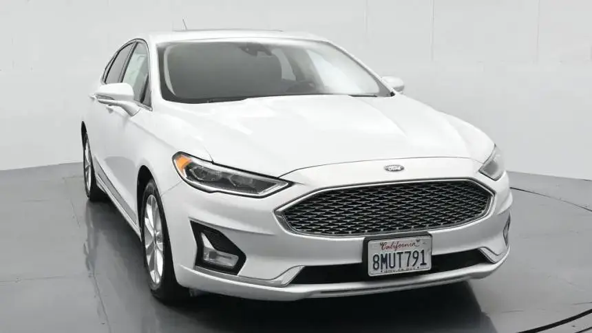 2019 Ford Fusion Energi - Images - 26