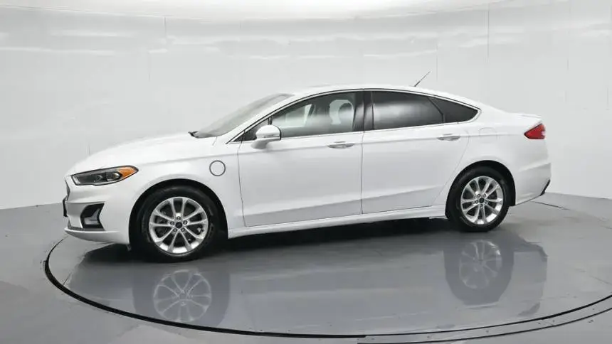 2019 Ford Fusion Energi - Images - 31