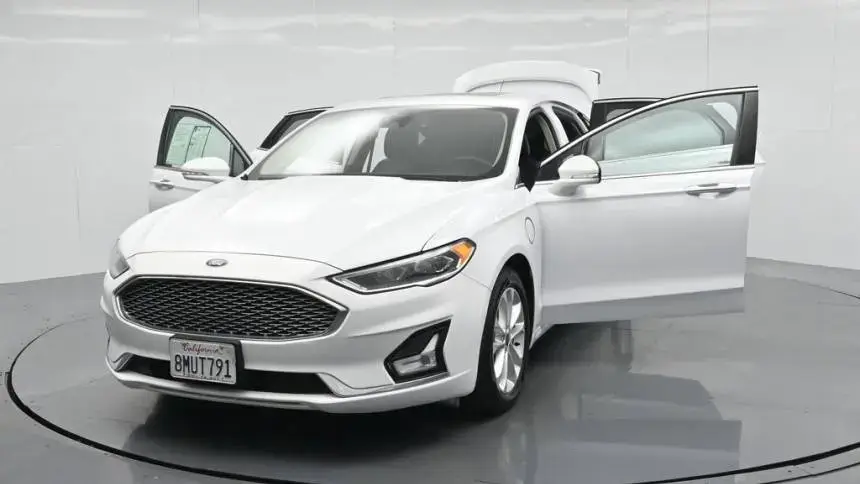 2019 Ford Fusion Energi - Images - 32