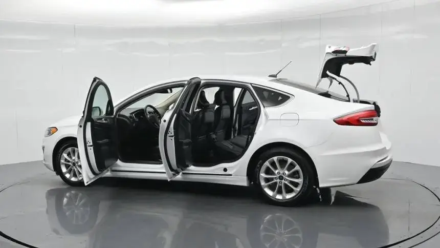 2019 Ford Fusion Energi - Images - 36
