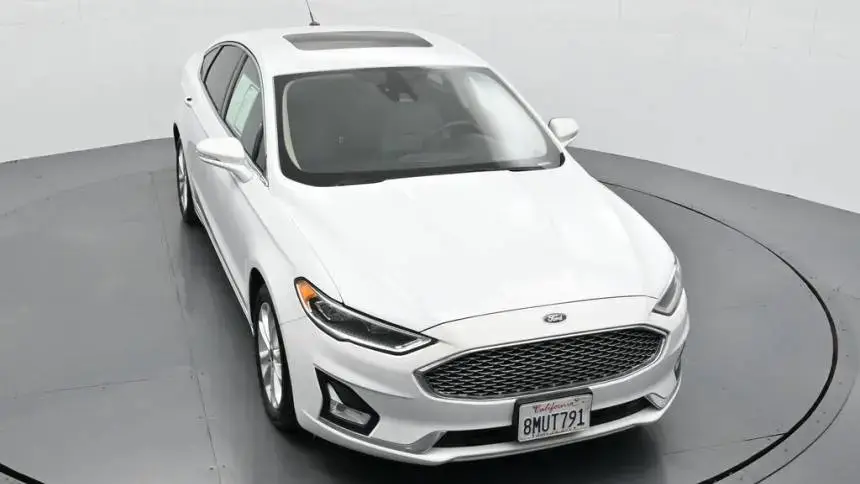 2019 Ford Fusion Energi - Images - 39