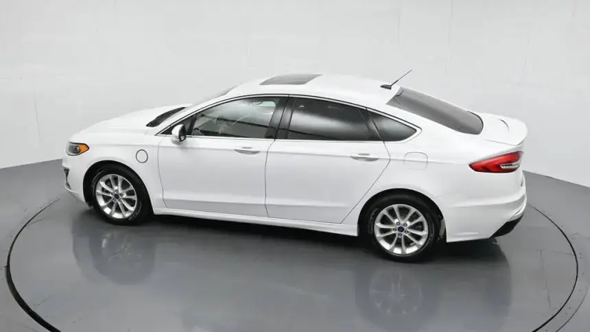 2019 Ford Fusion Energi - Images - 44