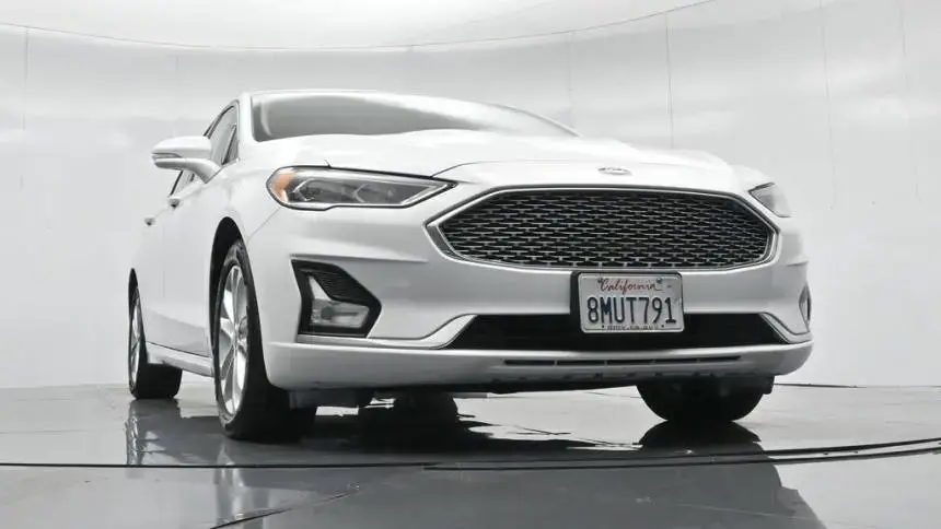 2019 Ford Fusion Energi - Images - 47