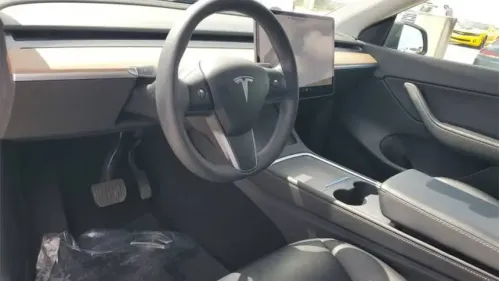 2021 Tesla Model Y 5YJYGDEEXMF239640