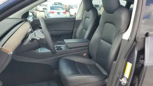 2021 Tesla Model Y 5YJYGDEEXMF239640
