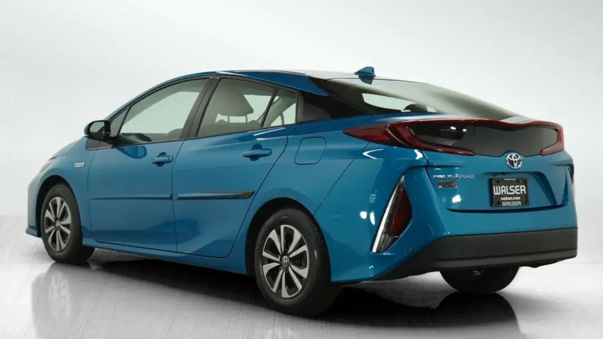 2017 Toyota Prius Prime - Images - 3