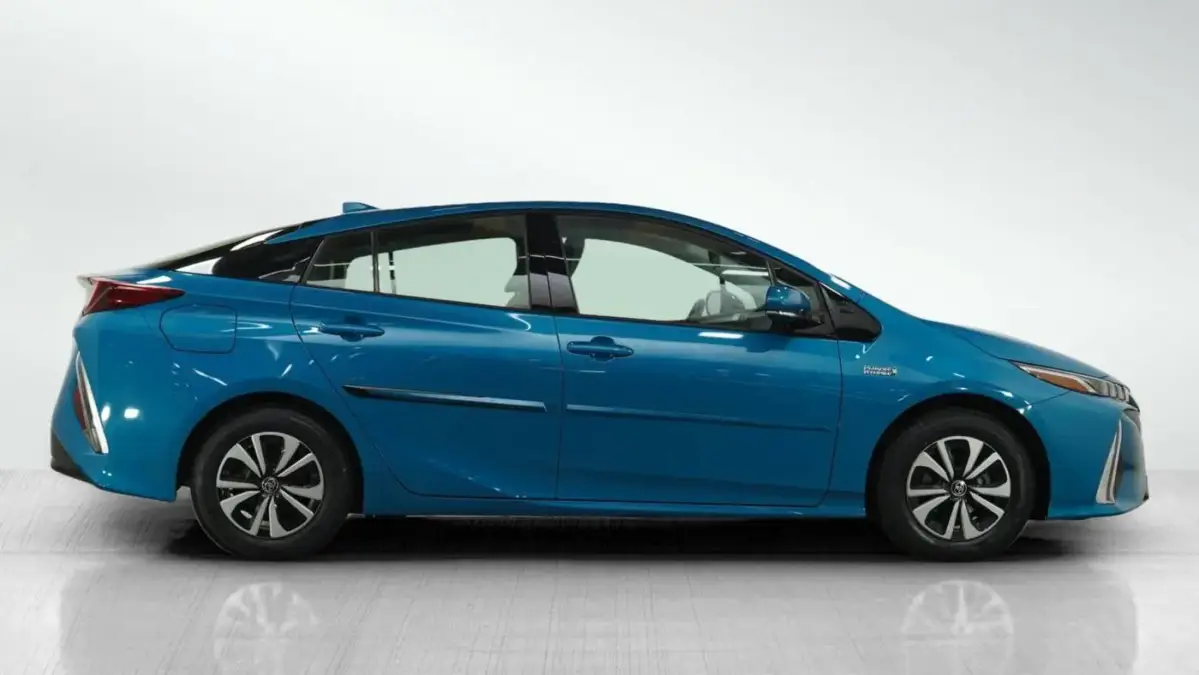 2017 Toyota Prius Prime - Images - 6