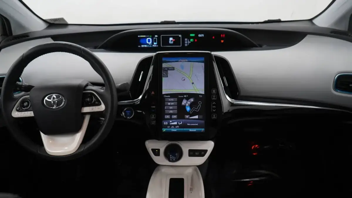 2017 Toyota Prius Prime - Images - 12