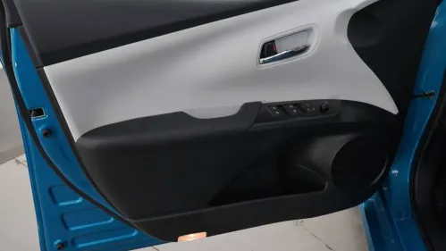 2017 Toyota Prius Prime - Images - 16