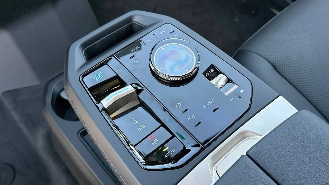 2025 BMW iX WB523CF0XSCU03988