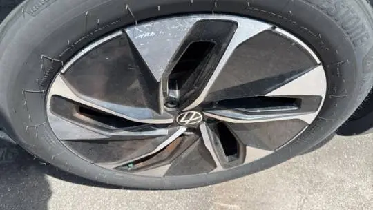 2021 Volkswagen ID.4 WVGTMPE23MP044927